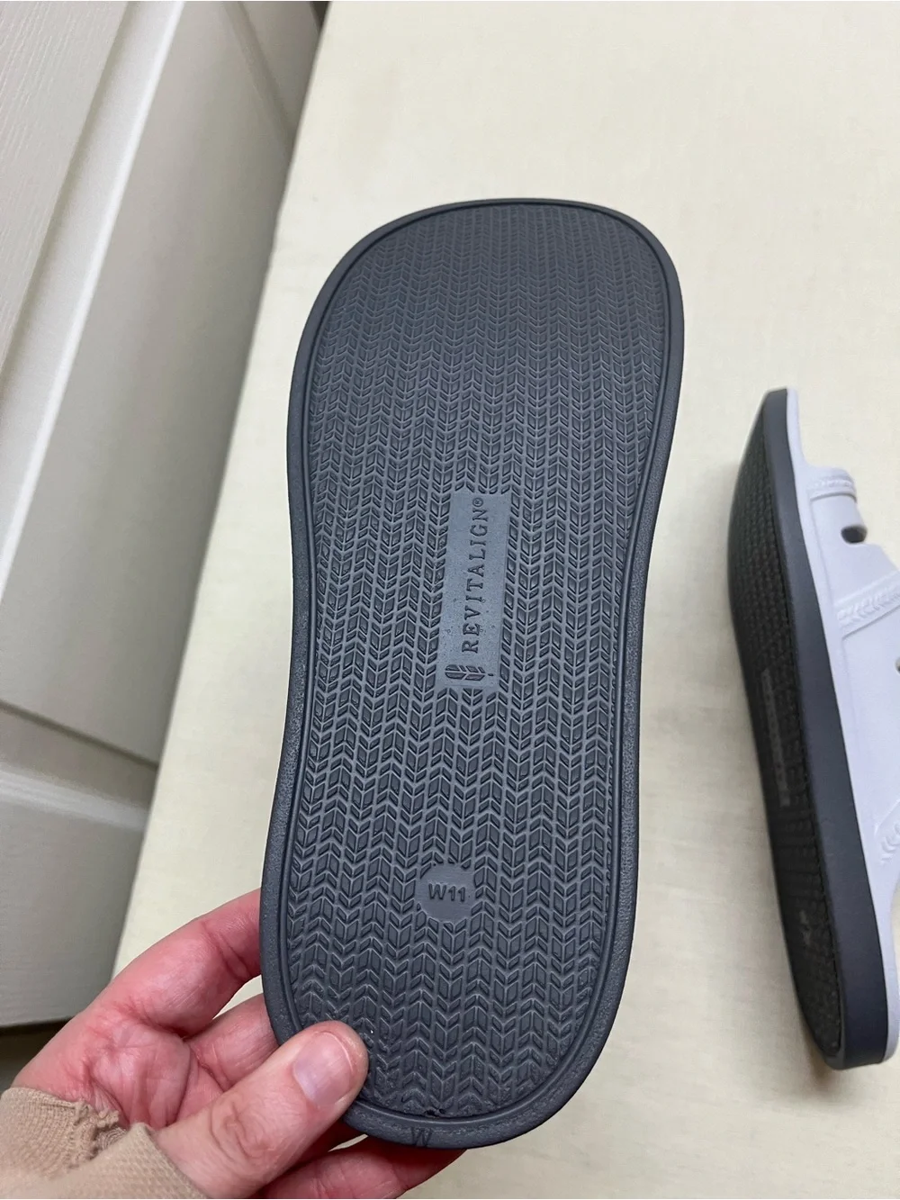NWOT Revitalign 11W grey Orthotic Washable Pool Slide Sandals